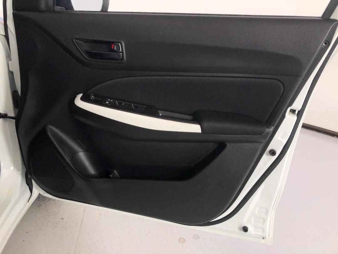 Photo '15' of Suzuki Swift