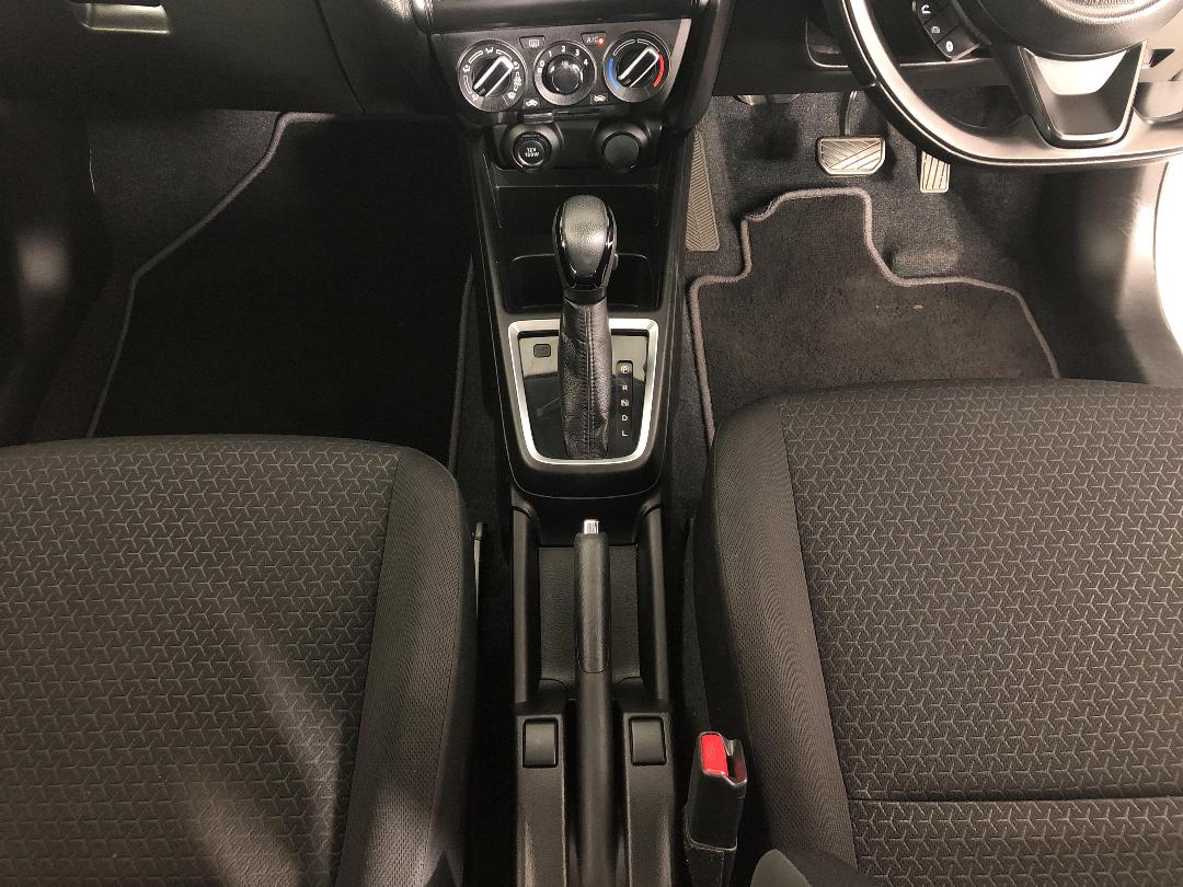 Photo '18' of Suzuki Swift