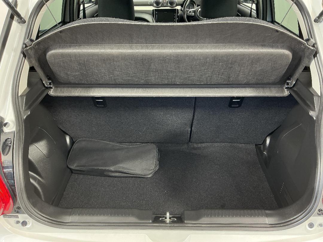 Photo '14' of Suzuki Swift