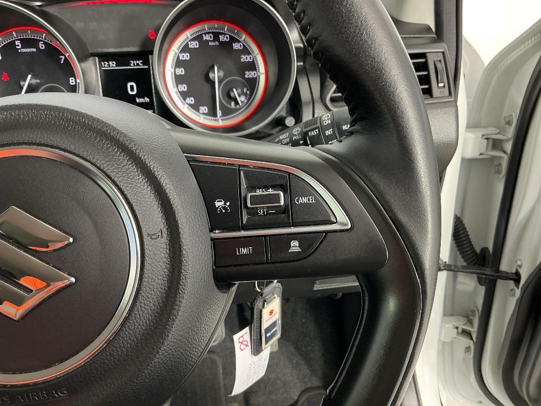 Photo '24' of Suzuki Swift