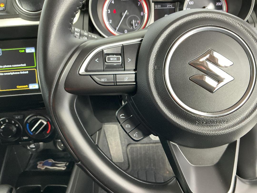 Photo '23' of Suzuki Swift