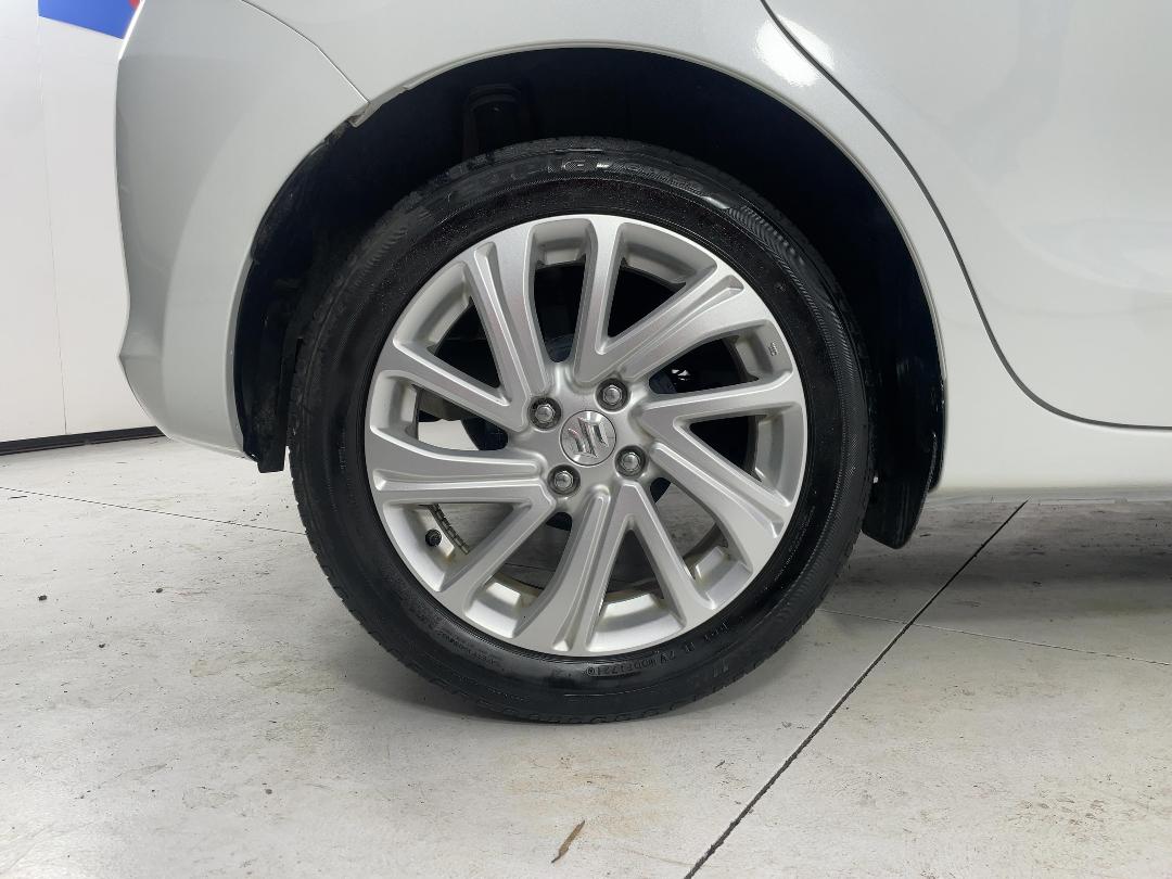 Photo '12' of Suzuki Swift