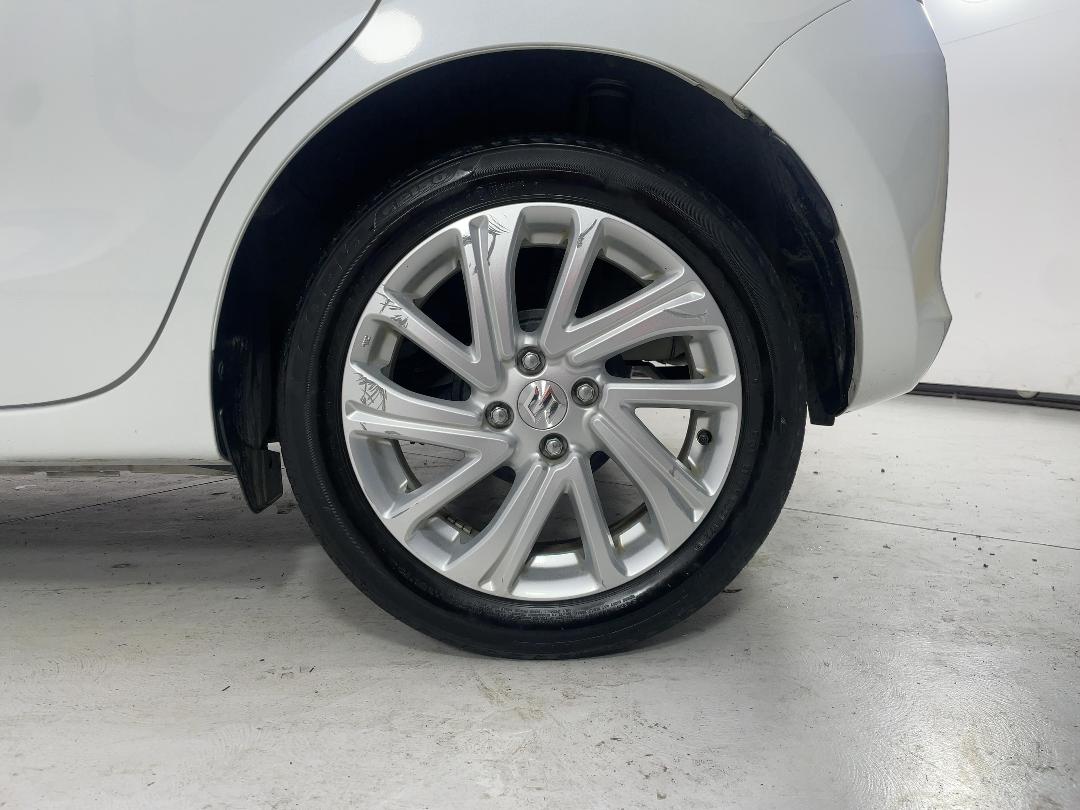 Photo '11' of Suzuki Swift