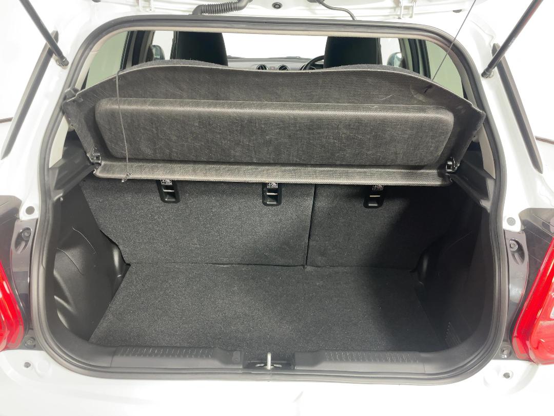 Photo '14' of Suzuki Swift