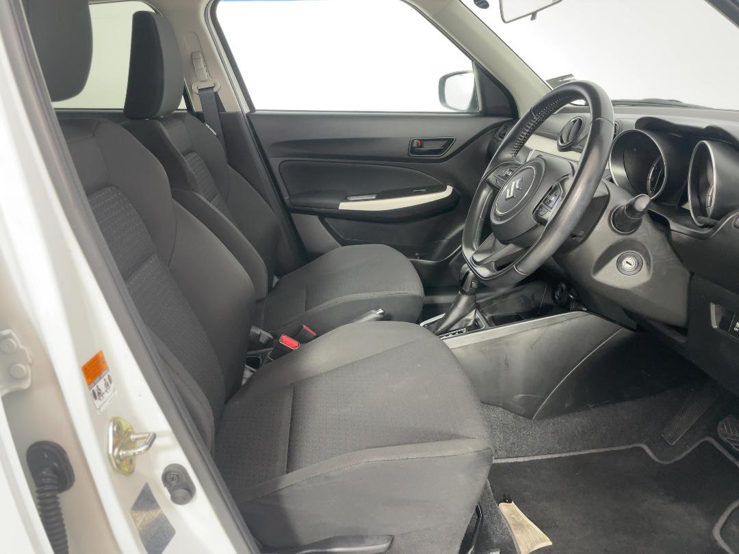 Photo '16' of Suzuki Swift