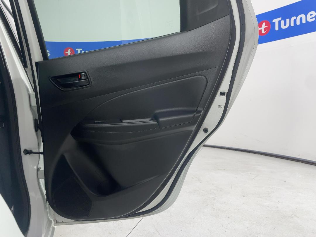 Photo '19' of Suzuki Swift