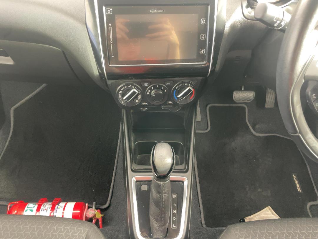 Photo '18' of Suzuki Swift