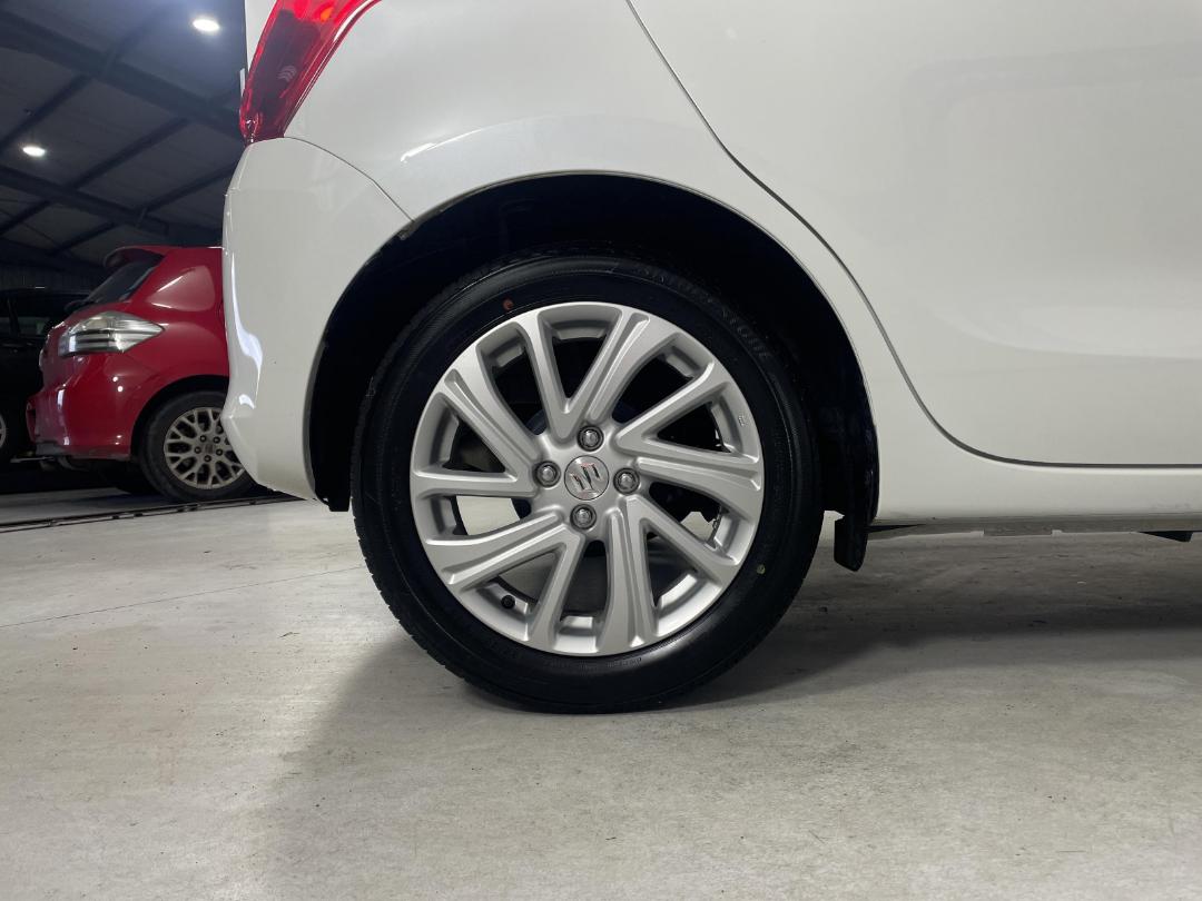 Photo '12' of Suzuki Swift