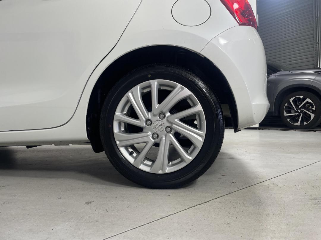 Photo '11' of Suzuki Swift