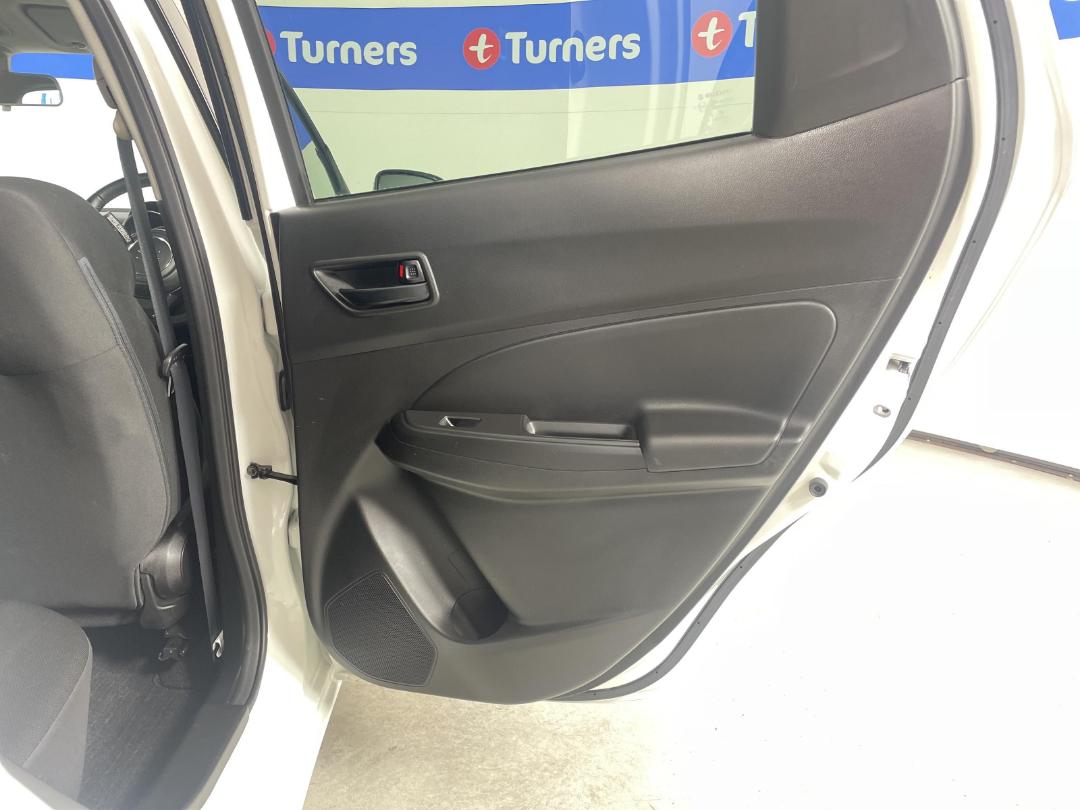 Photo '19' of Suzuki Swift