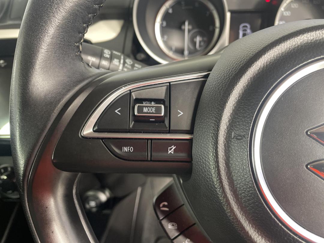 Photo '24' of Suzuki Swift