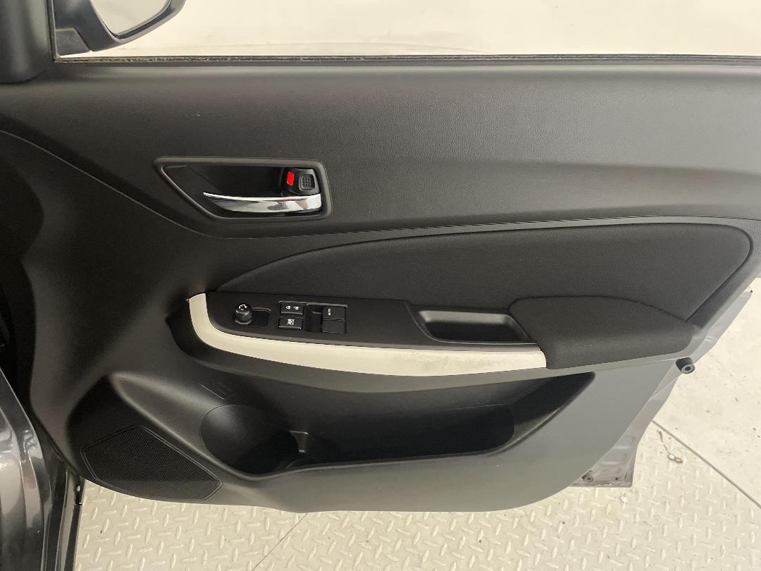 Photo '15' of Suzuki Swift