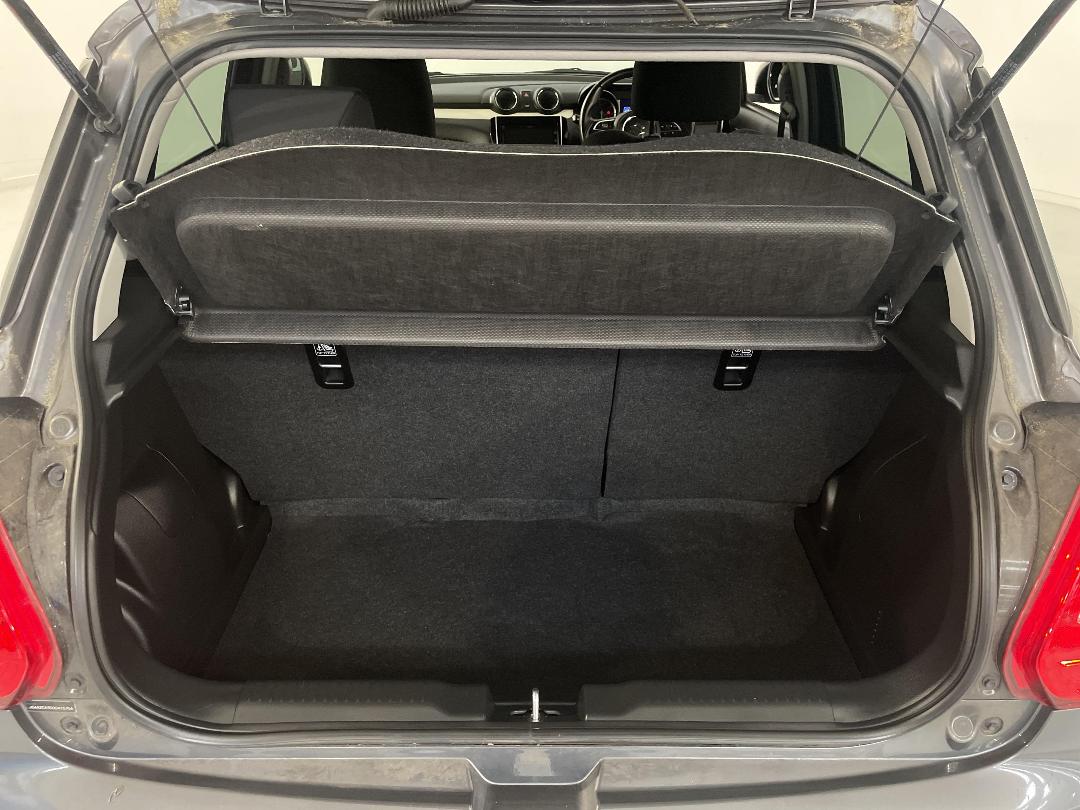 Photo '14' of Suzuki Swift