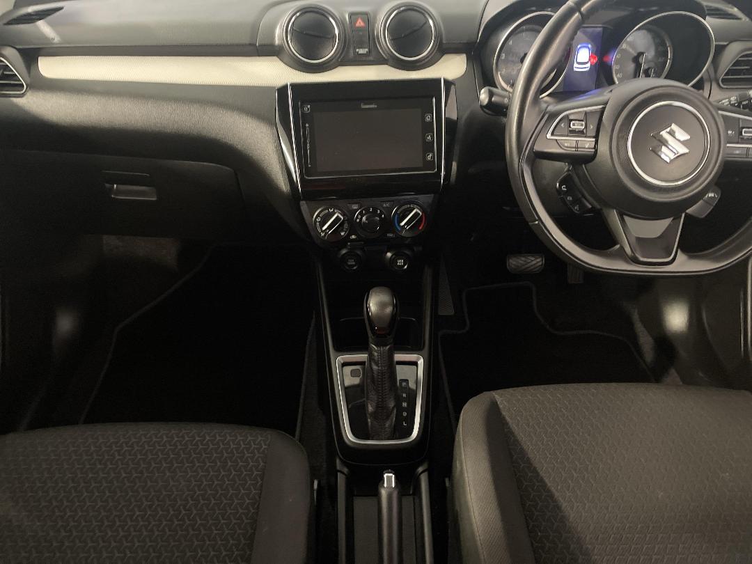 Photo '18' of Suzuki Swift