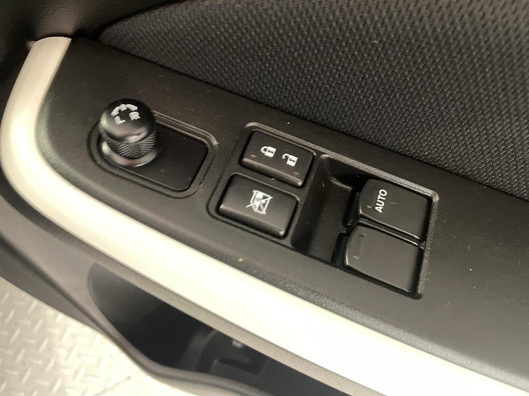 Photo '23' of Suzuki Swift