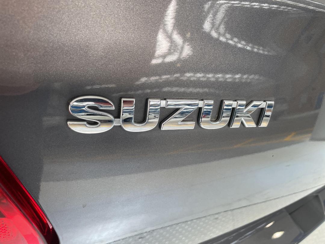 Photo '35' of Suzuki Swift