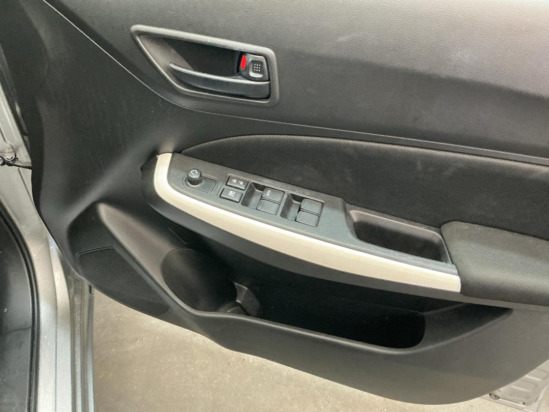 Photo '21' of Suzuki Swift GL