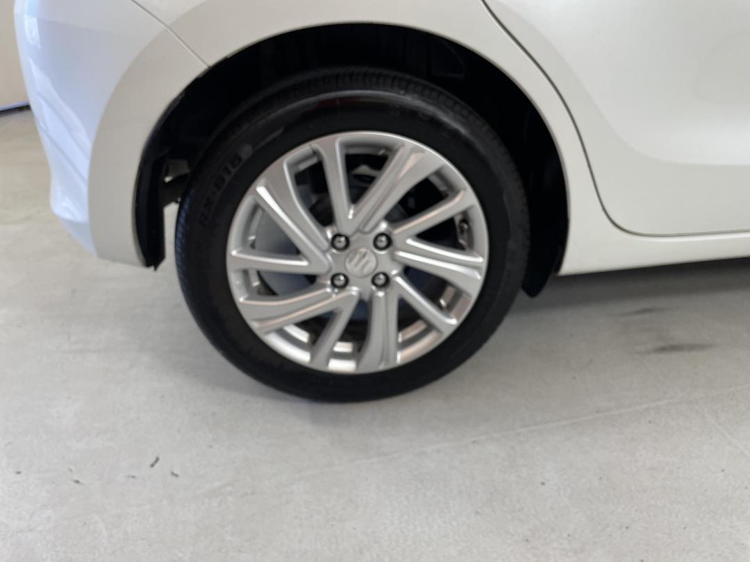 Photo '12' of Suzuki Swift