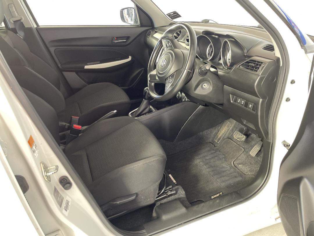 Photo '16' of Suzuki Swift