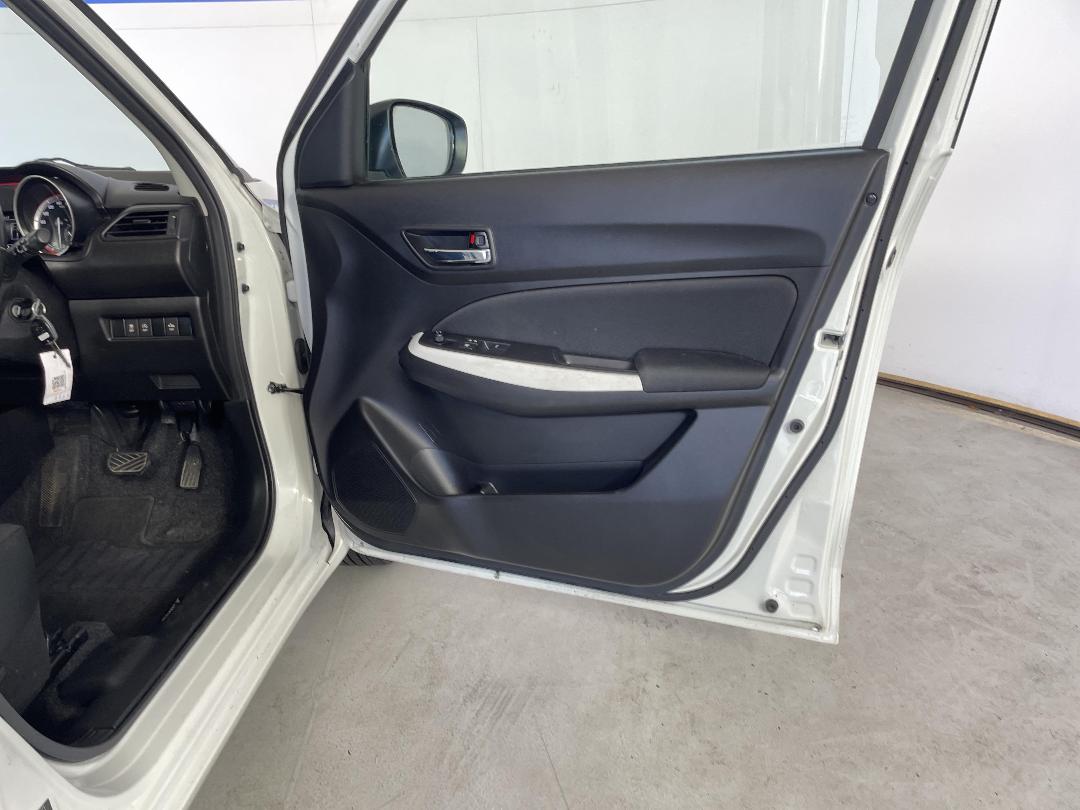 Photo '15' of Suzuki Swift