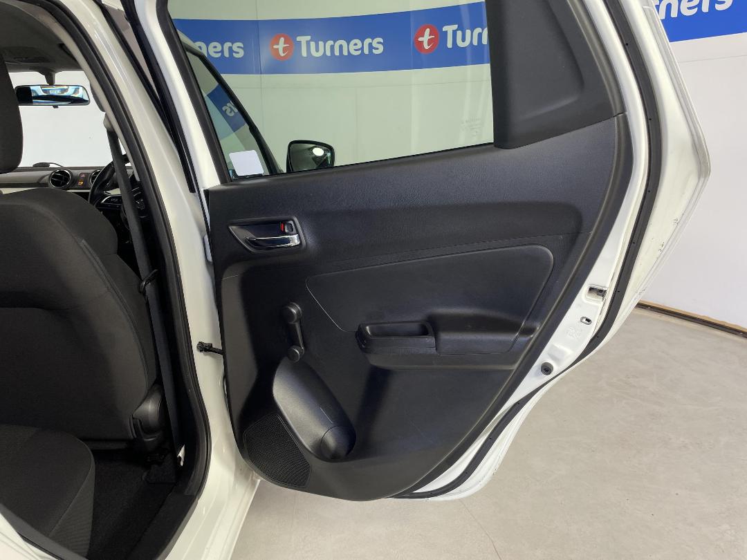 Photo '19' of Suzuki Swift