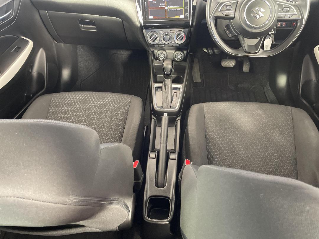 Photo '18' of Suzuki Swift