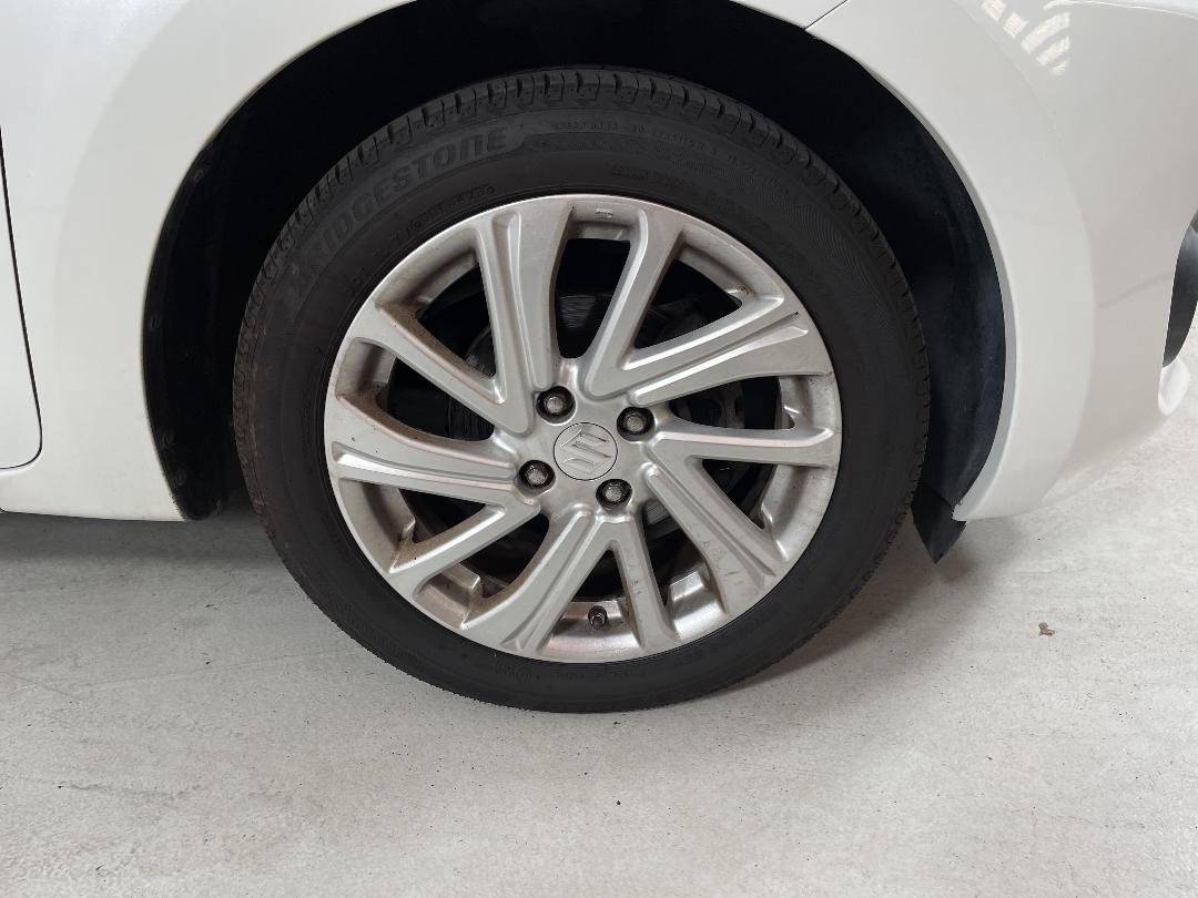 Photo '9' of Suzuki Swift