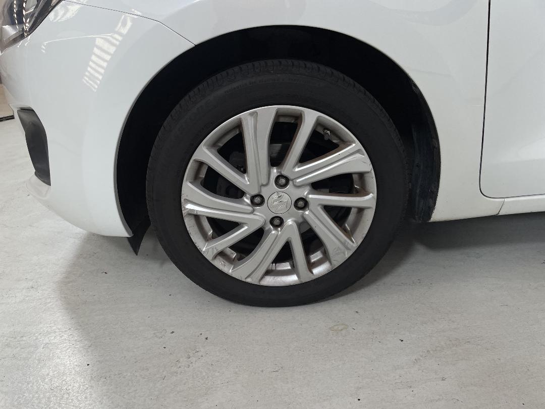 Photo '10' of Suzuki Swift