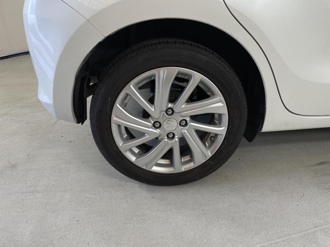 Photo '12' of Suzuki Swift