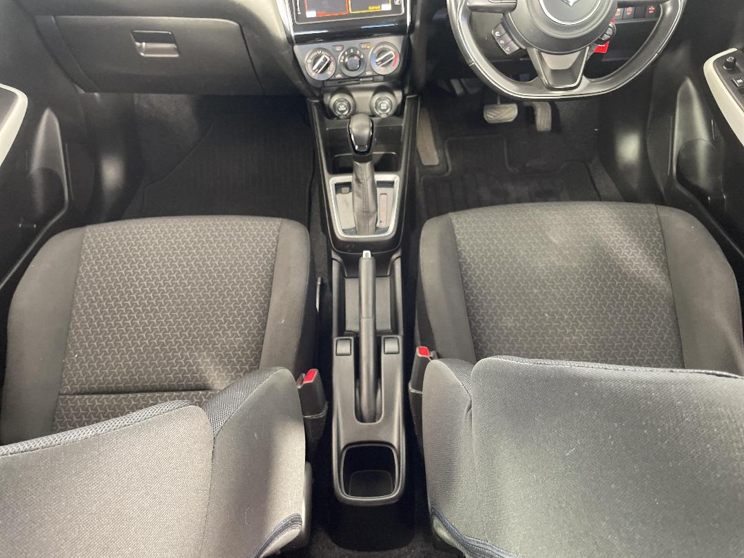 Photo '18' of Suzuki Swift