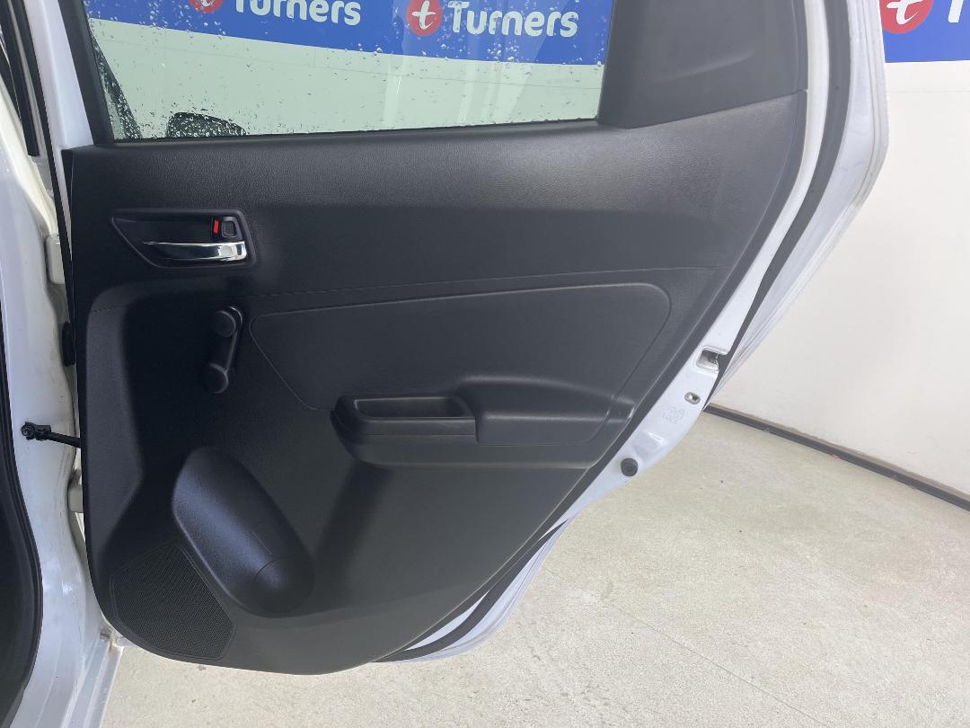 Photo '19' of Suzuki Swift