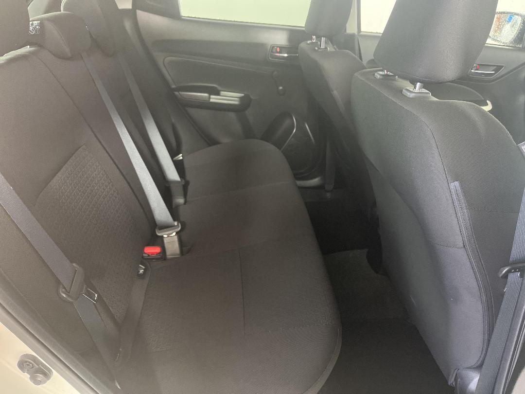 Photo '20' of Suzuki Swift