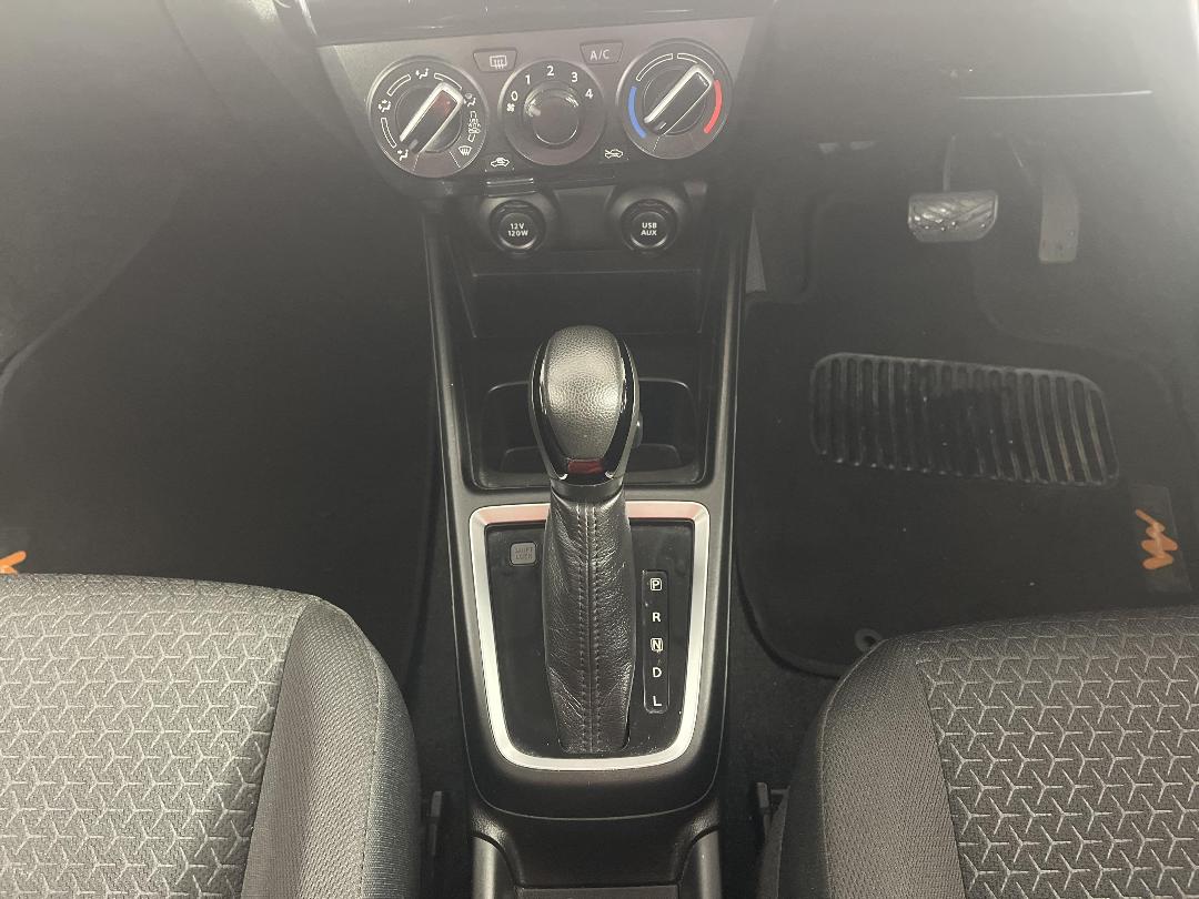 Photo '18' of Suzuki Swift