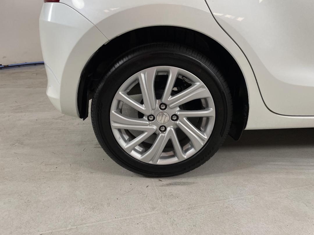 Photo '12' of Suzuki Swift