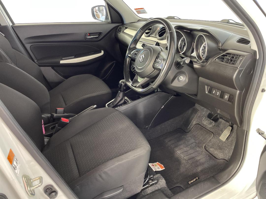 Photo '16' of Suzuki Swift