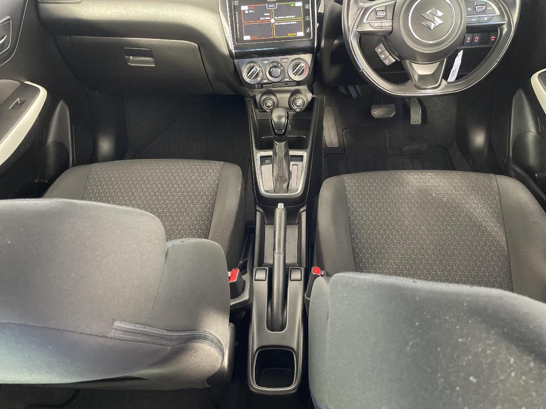 Photo '18' of Suzuki Swift