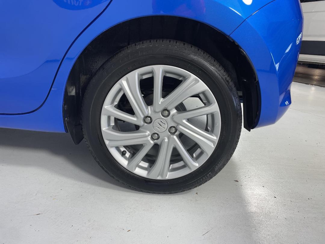 Photo '11' of Suzuki Swift Photo '11' of Suzuki Swift