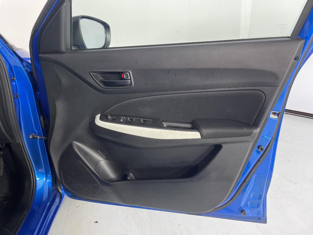 Photo '15' of Suzuki Swift Photo '15' of Suzuki Swift