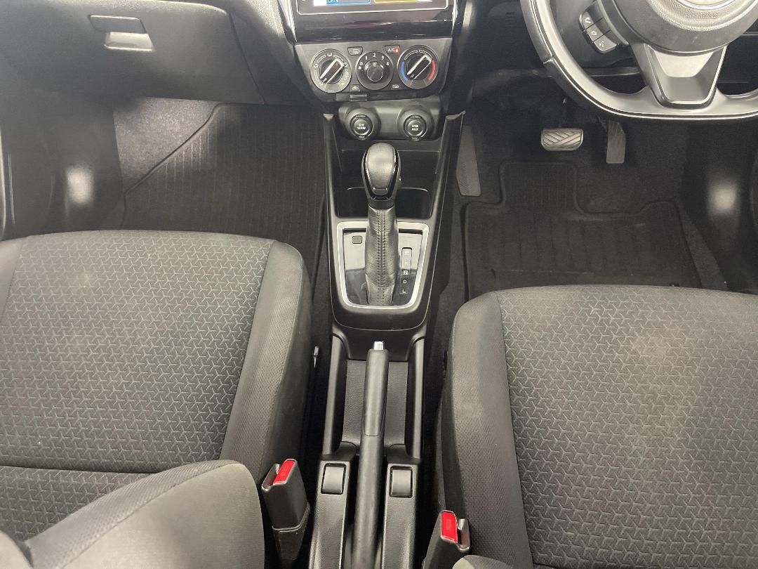 Photo '18' of Suzuki Swift Photo '18' of Suzuki Swift