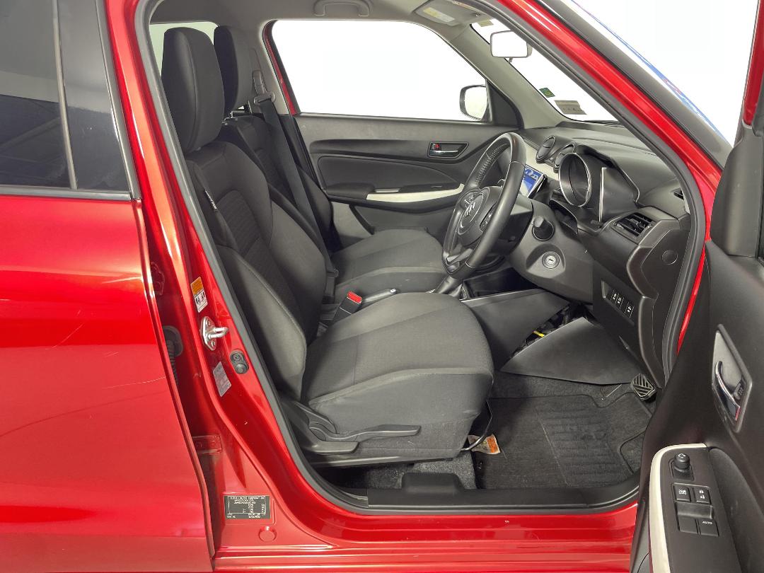 Photo '16' of Suzuki Swift