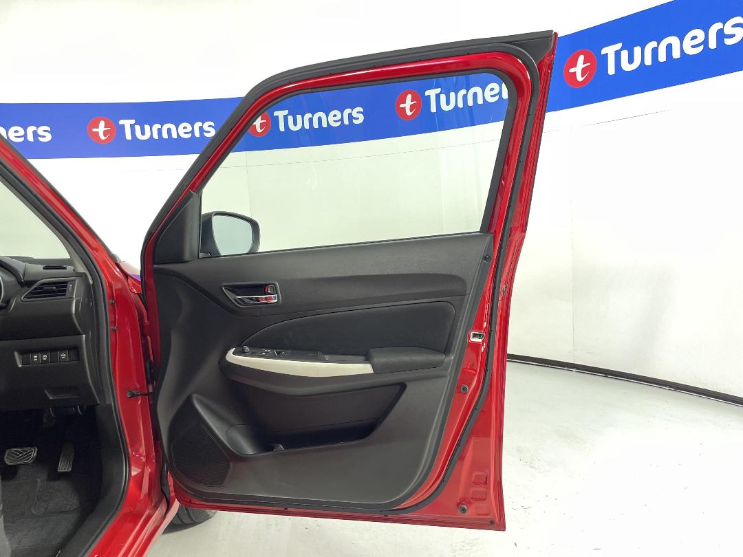 Photo '15' of Suzuki Swift