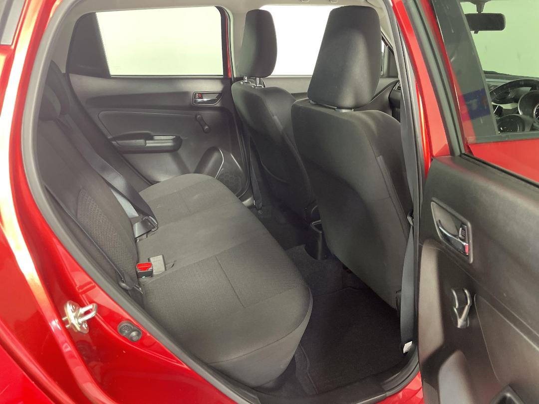 Photo '20' of Suzuki Swift