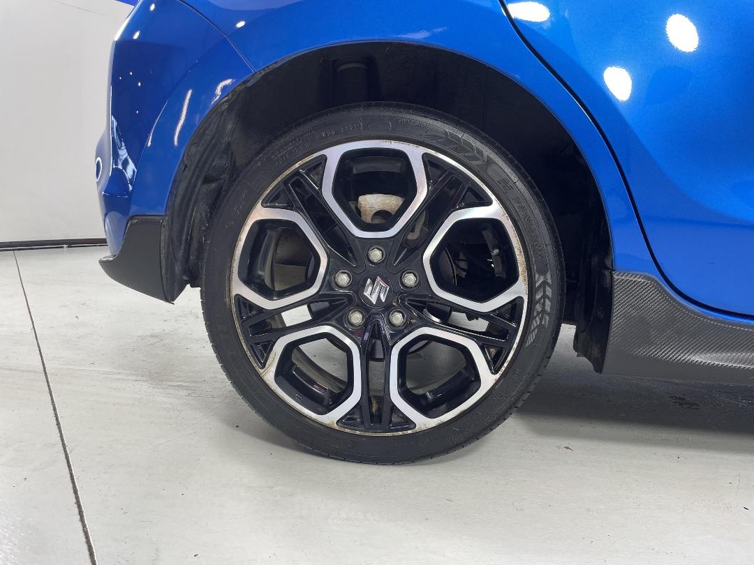 Photo '12' of Suzuki Swift