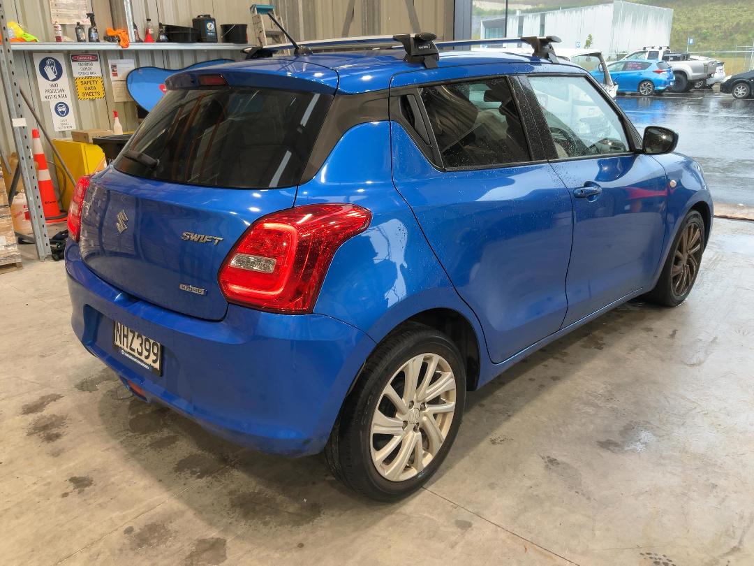 Photo '7' of Suzuki Swift GLX Hybrid