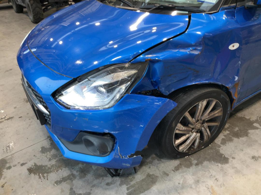 Photo '14' of Suzuki Swift GLX Hybrid