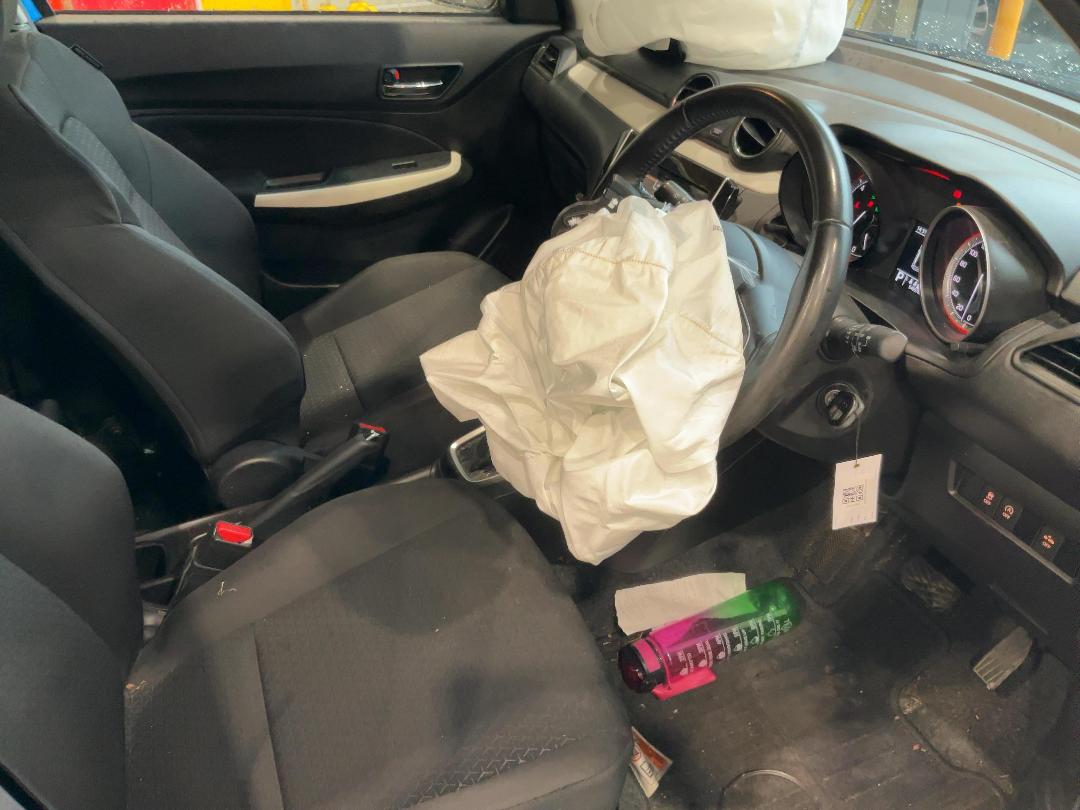 Photo '17' of Suzuki Swift GLX Hybrid