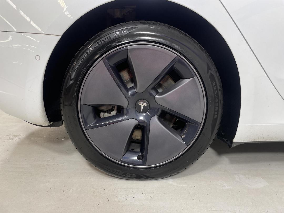 Photo '12' of Tesla Model 3