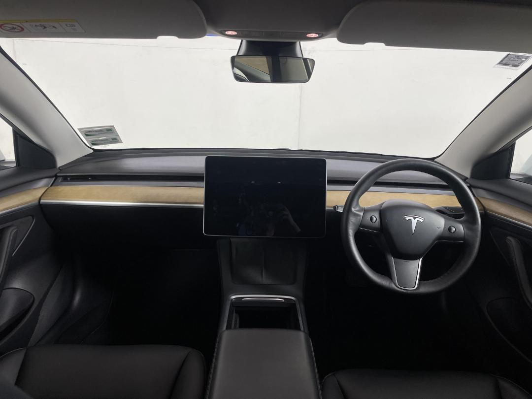 Photo '17' of Tesla Model 3
