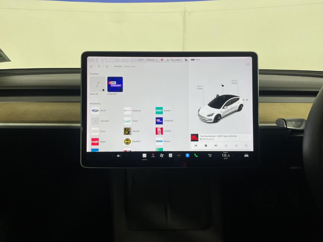 Photo '18' of Tesla Model 3