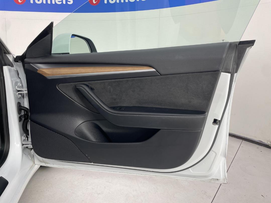 Photo '15' of Tesla Model 3